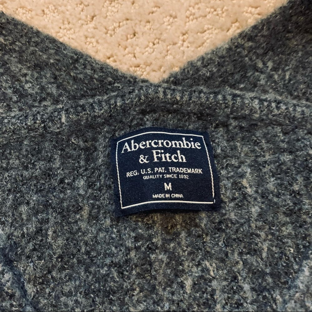 Abercrombie & Fitch Sweater